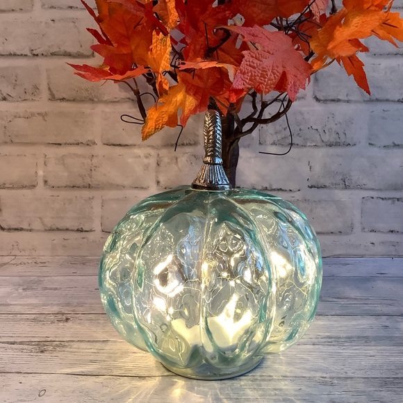 Glass LED Light Up Pumpkin - Picture 5 of 7